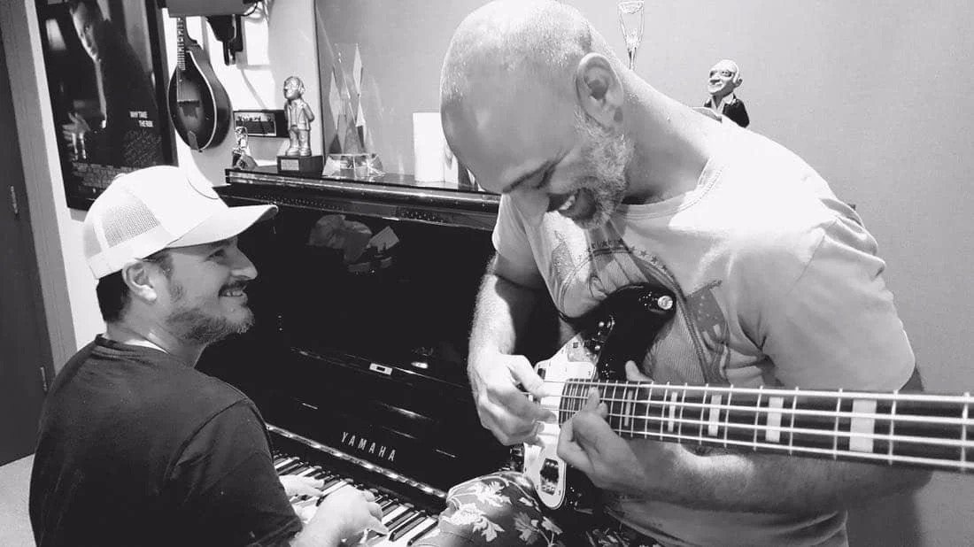 Tracking bass